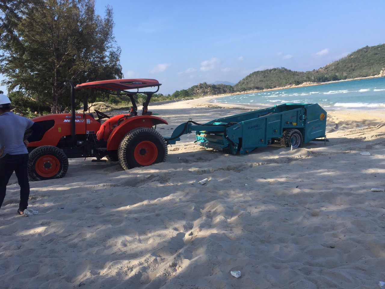 Bàn giao máy sàng cát làm sạch bãi biển Bình Tiên Golf and Resort