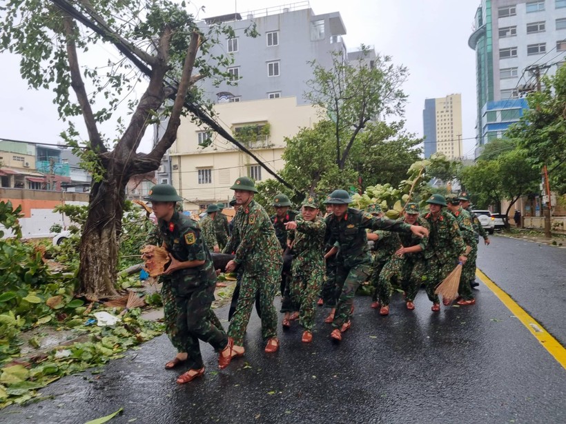 Một số hình ảnh sau bão Noru tại Đà Nẵng