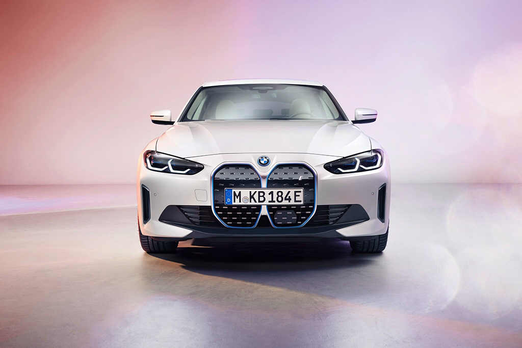BMW hé lộ về chiếc i4 - mẫu xe thể thao chạy điện đầu tiên của hãng