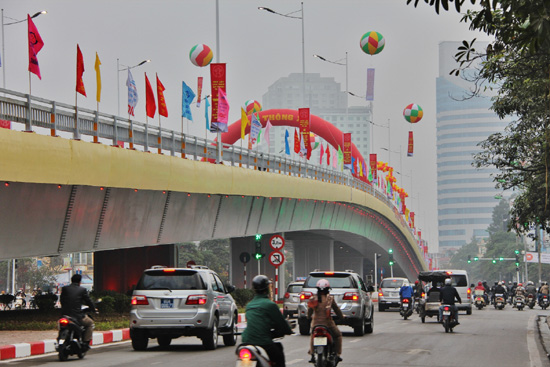 Cầu vượt nút giao Nguyễn Chí Thanh - Hà Nội
