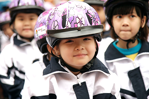 Tại sao phải đội mũ bảo hiểm cho trẻ em - Cách lựa chọn mũ cho trẻ - Quy định xử phạt