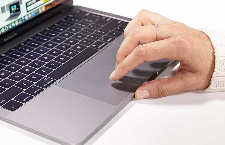 bàn phím và touchpad thông minh của macbook pro 2016
