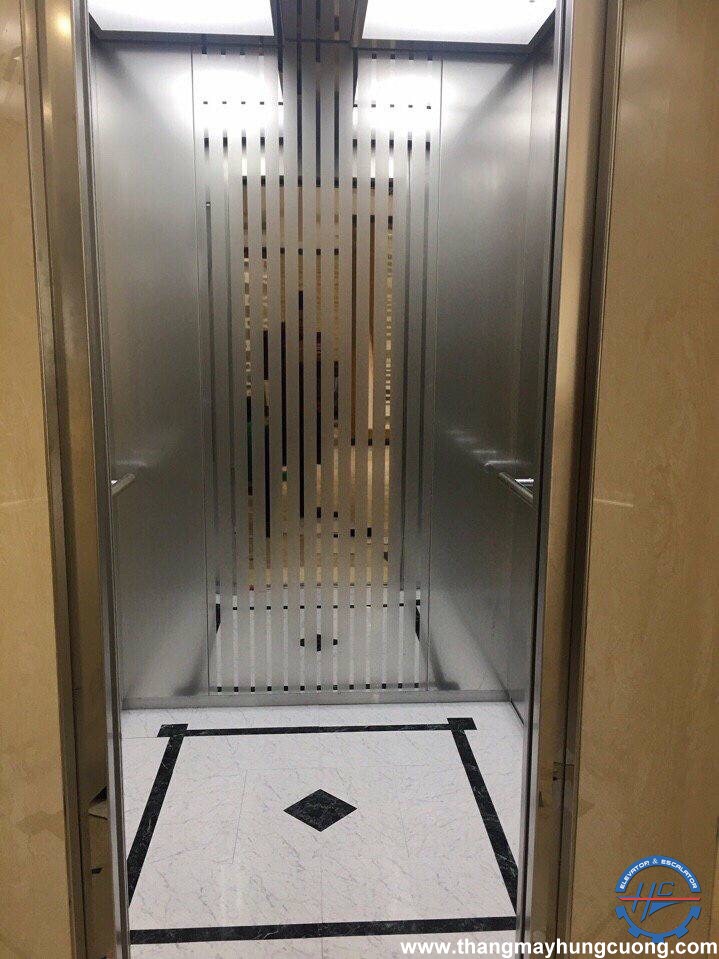 cửa tầng thang máy