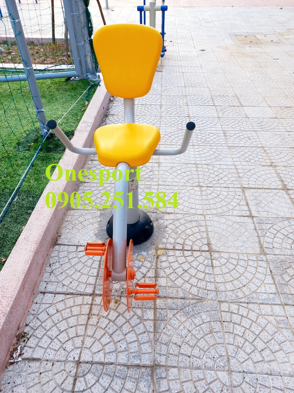 Dụng cụ tập đạp xe có tựa lưng ngoài trời onesport (1)