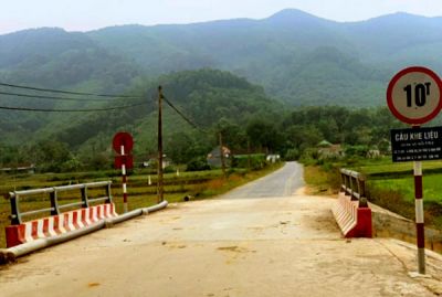 Thủy Tiên tài trợ xây cầu ở Nghệ An: Vì sao 'chênh' giữa giá trúng thầu và hợp đồng?