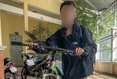 Bé trai 13 tuổi đạp xe 200km đến thăm "bạn gái" quen qua mạng