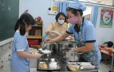 Bữa ăn học đường: Âu lo về chất lượng