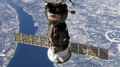 Nga phóng tàu vũ trụ để sơ tán ba phi hành gia tại ISS sau tình huống khẩn cấp