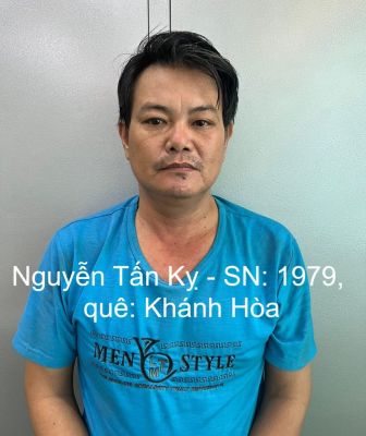 Nguyễn Tấn Kỵ vừa bị Công an TP Dĩ An bắt giữ về hành vi hiếp dâm, cướp tài sản.
