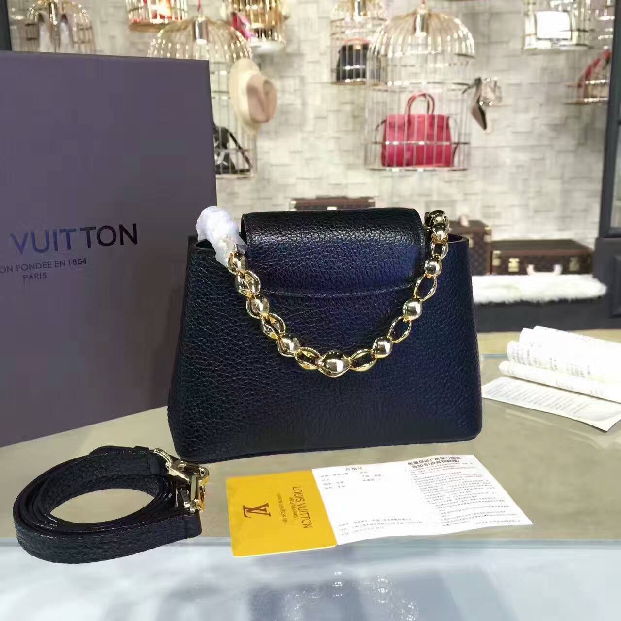 Túi Xách Louis Vuitton Taurillon Capucines Mini Chain-M42935-TXLV029