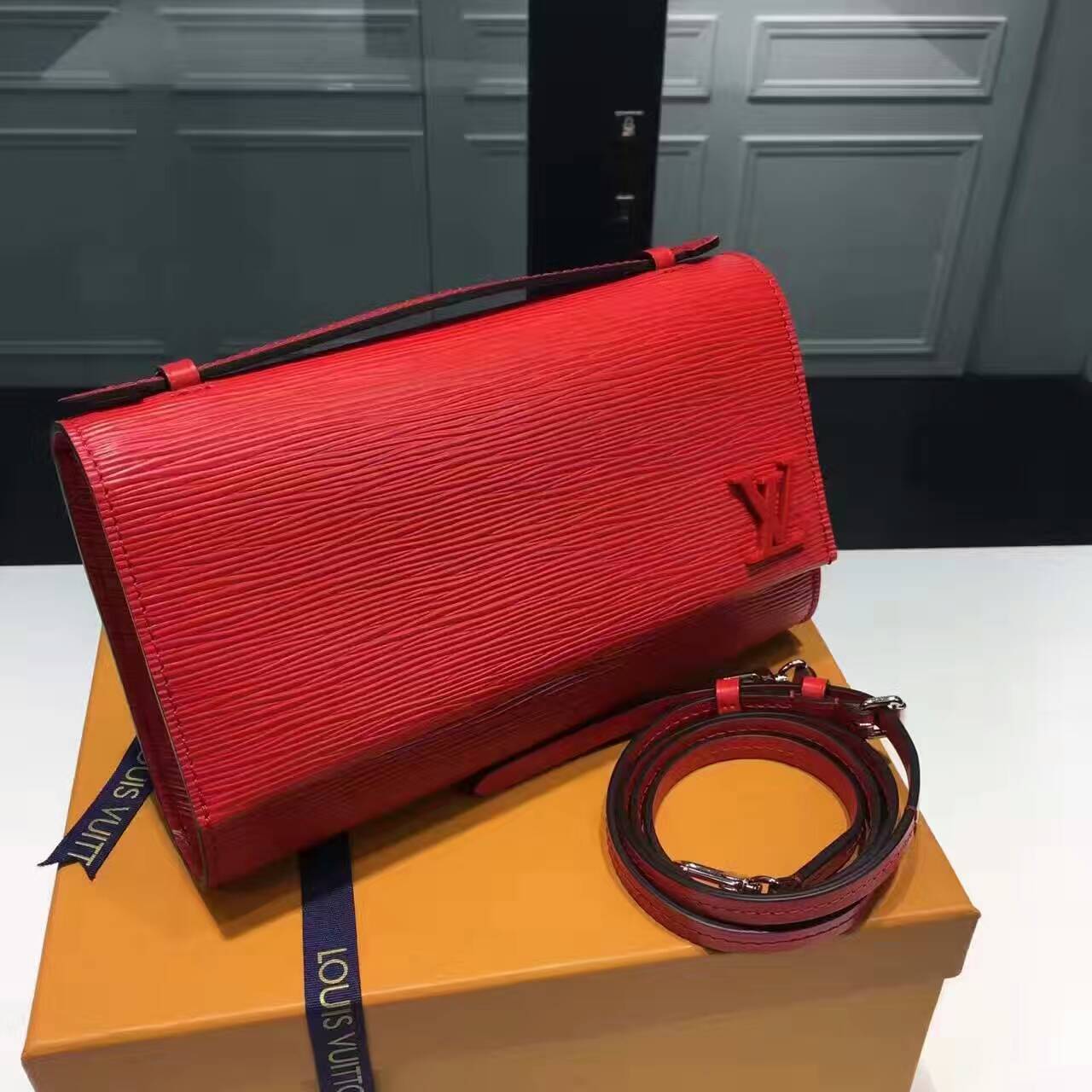 Túi Xách Louis Vuitton Monogram Epi Leather Clery-M54538-TXLV043