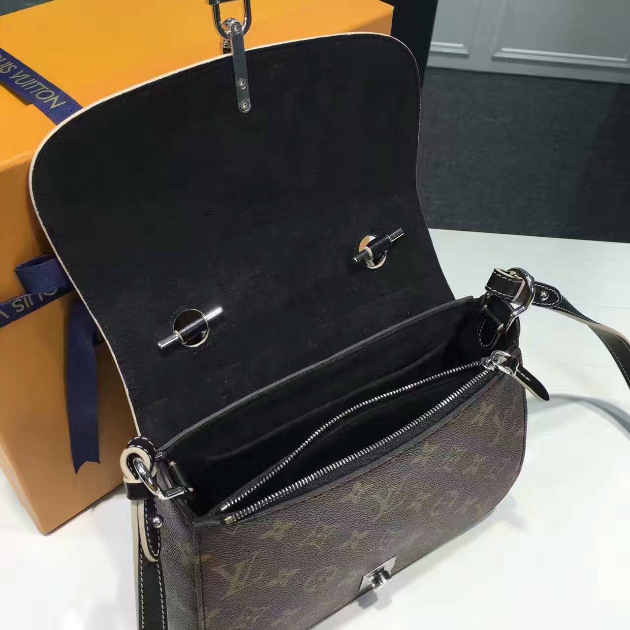 Túi Xách Louis Vuitton Monogram Canvas Chain It Bag Pm-M44115-TXLV051