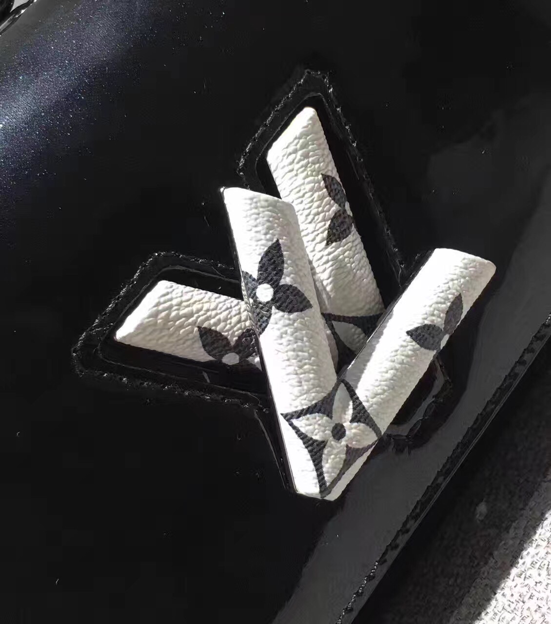 Túi xách Louis Vuitton Twist siêu cấp - TXLV116