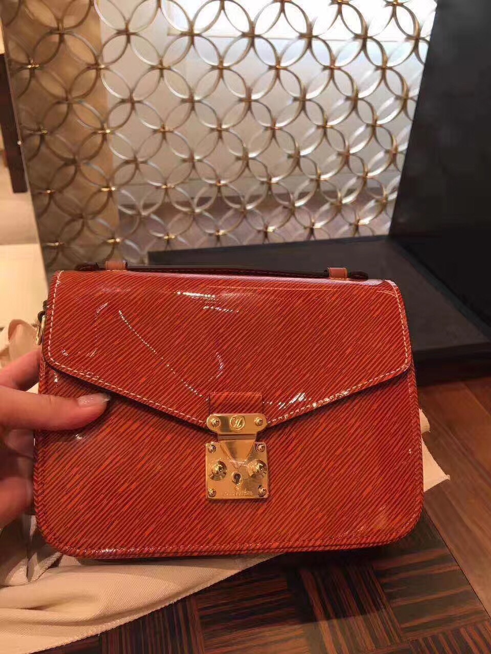 Túi xách Louis Vuitton Pochette Metis M54991 EPI Siêu Cấp - TXLV119