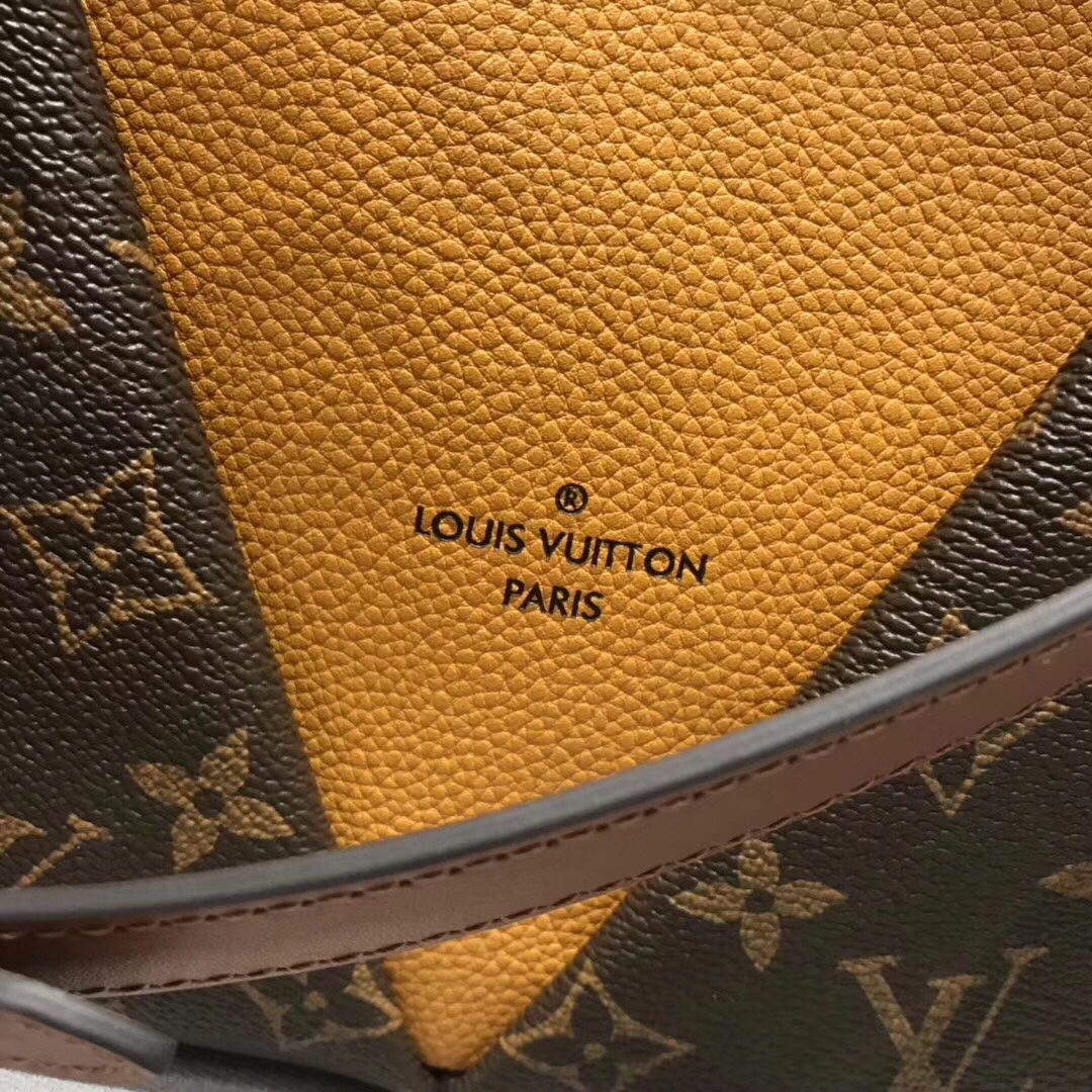 Túi xách Louis Vuitton V Tote siêu cấp VIP - TXLV291