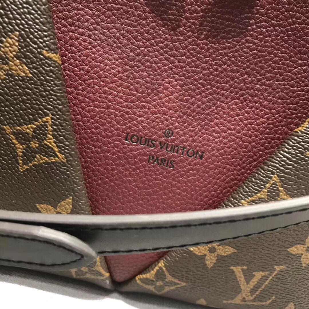 Túi xách Louis Vuitton V Tote siêu cấp VIP - TXLV292
