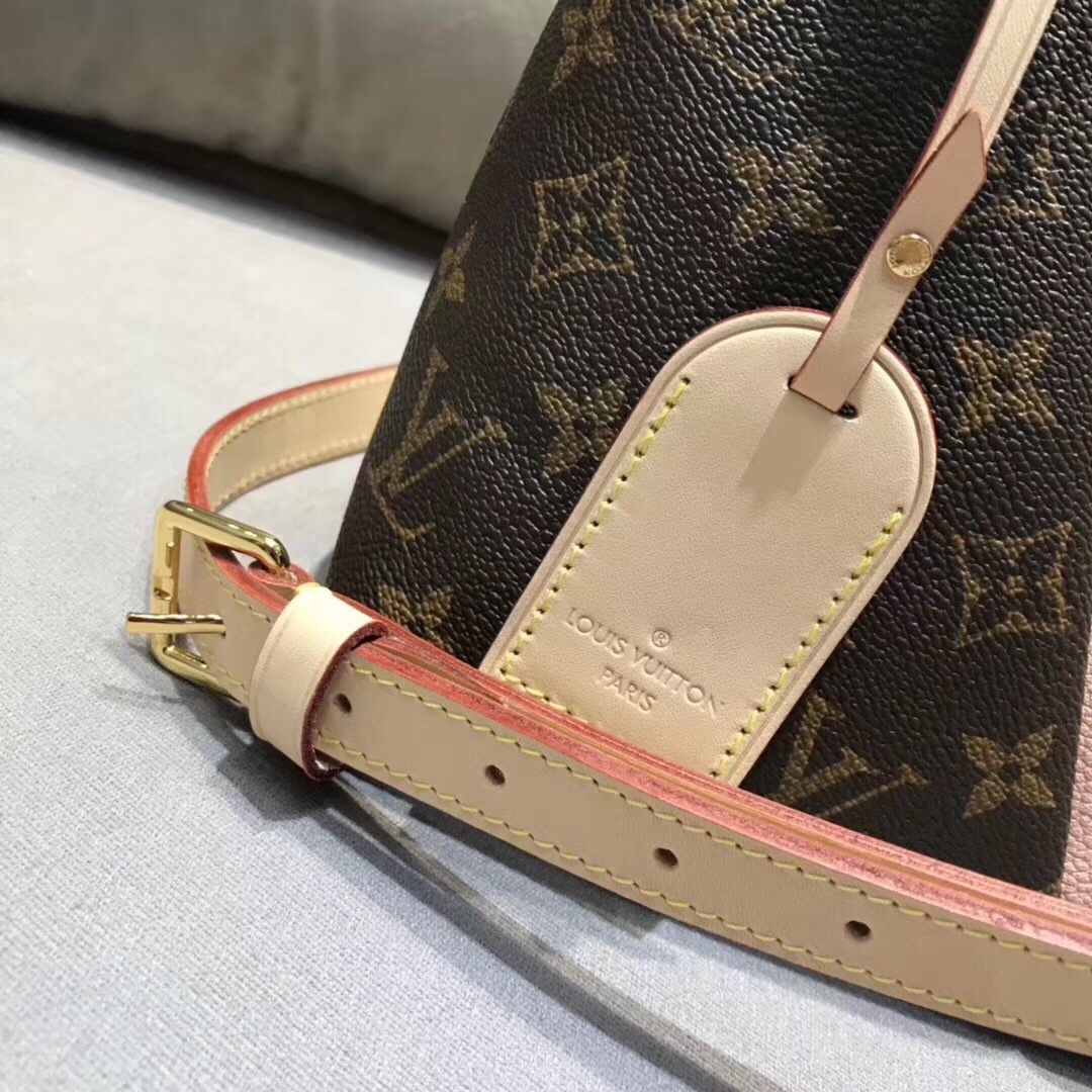 Túi xách Louis Vuitton V Tote siêu cấp VIP - TXLV294