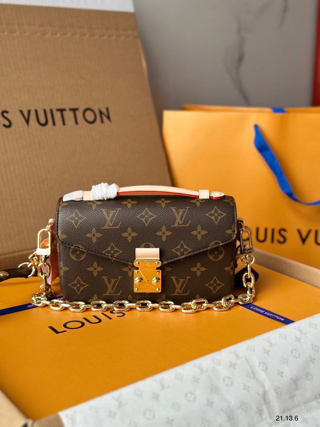 Túi xách nữ Louis Vuitton Siêu Cấp RLCLV2542