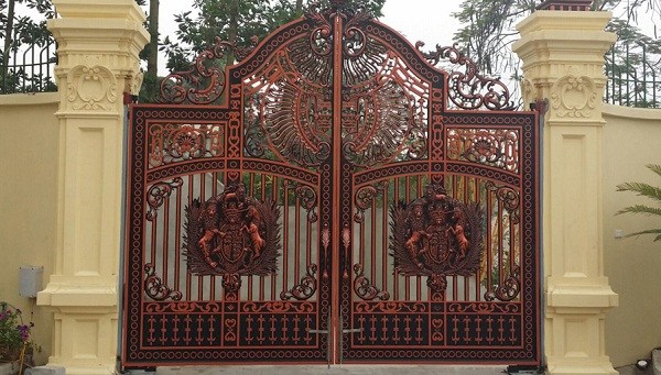​Mẫu cổng đúc bằng nguyên liệu đồng vàng và đồng đỏ đẹp