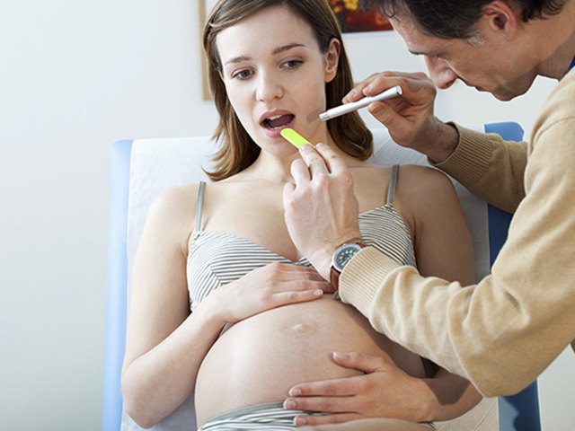 Phụ nữ mang thai chăm sóc răng miệng như nào là đúng?