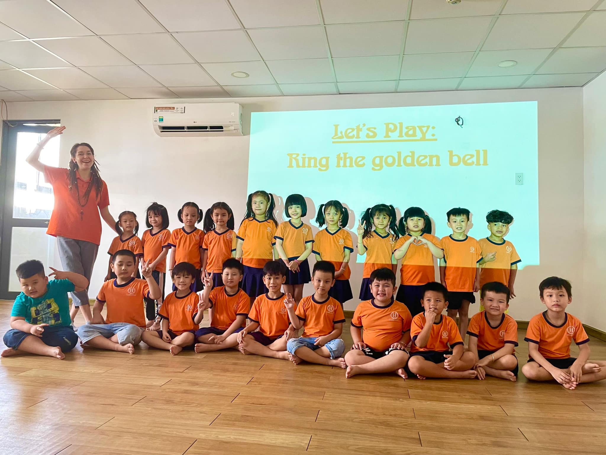 Cuộc thi Rung Chuông Vàng và Thuyết trình Tiếng Anh