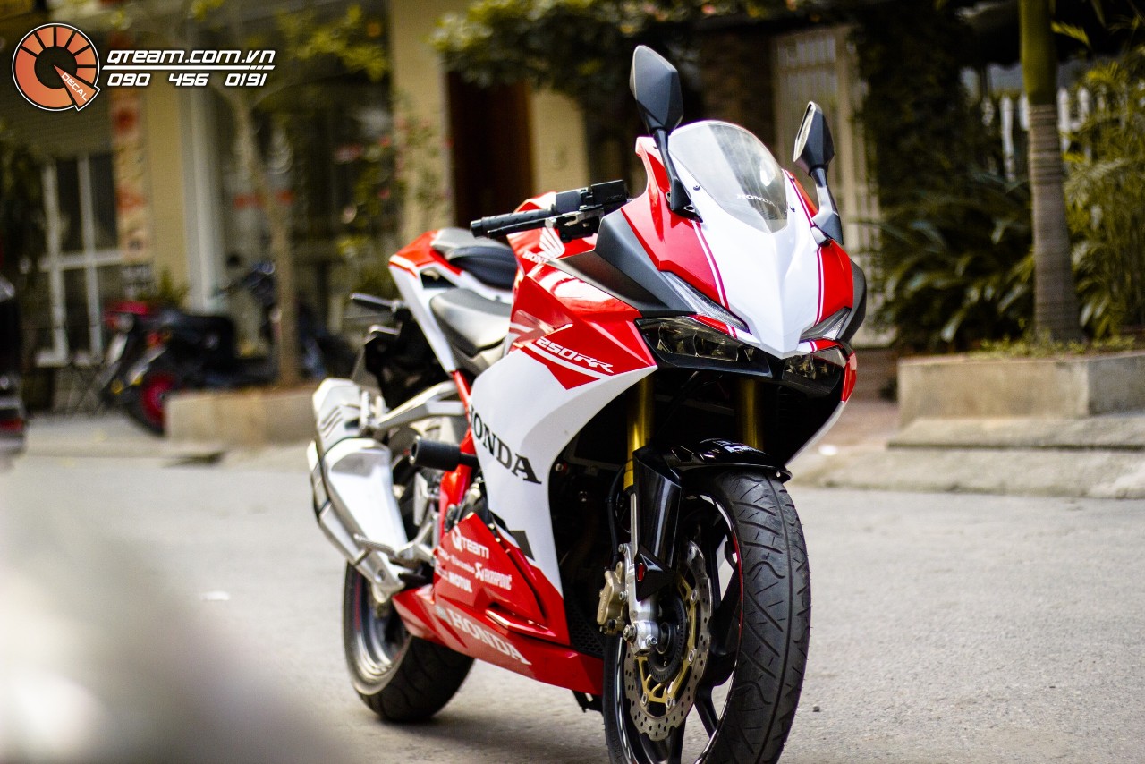 Tem trùm CBR250RR đỏ trắng kiểu Ducati cá tính