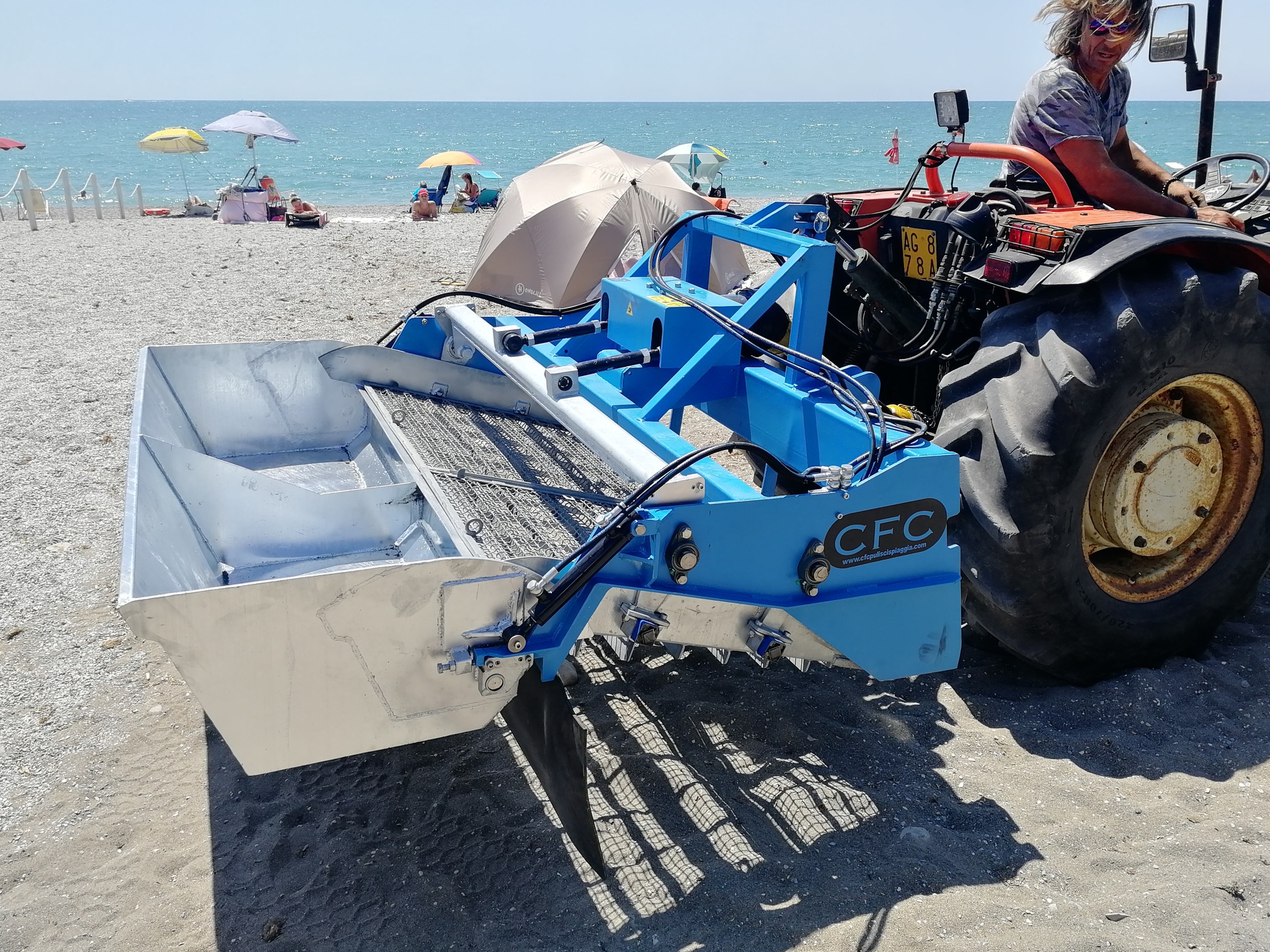 Ưu điểm máy sàng cát bãi biển gắn sau máy kéo