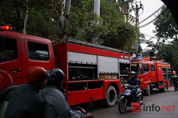Hà Nội: Dập tắt lửa ngôi nhà trong ngõ sâu, cứu một người đang mắc kẹt
