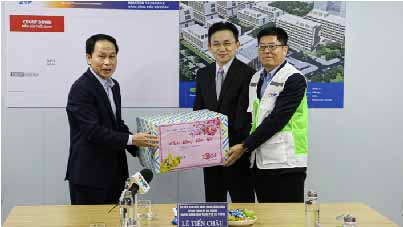 Bí thư Thành ủy Hải Phòng thăm dự án xây dựng ký túc xá Heshuo Hải Phòng và tặng quà Tết cho công nhân