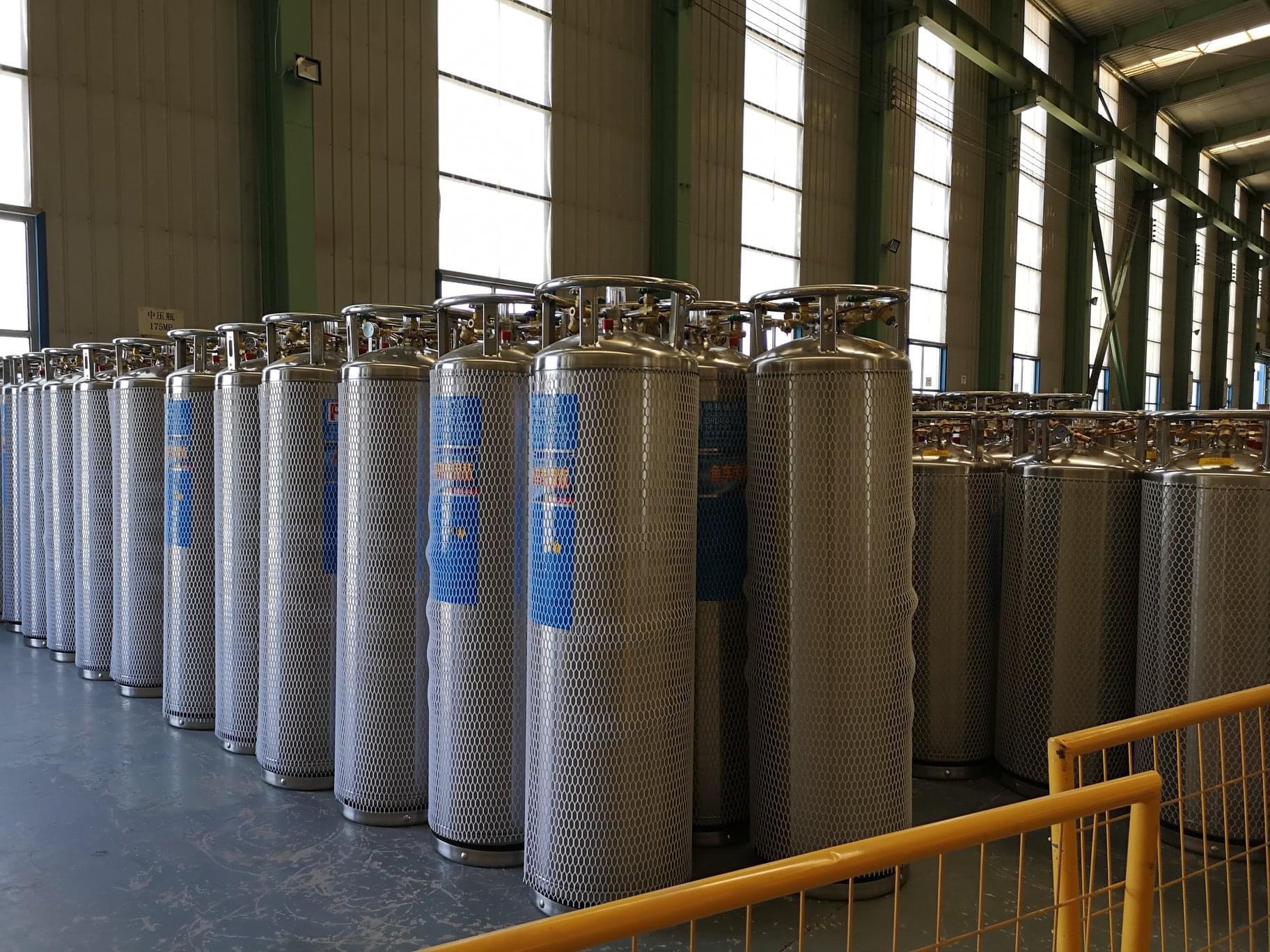 Bình khí oxy y tế phải được sản xuất theo tiêu chuẩn nghiêm ngặt, đảm bảo chất lượng
