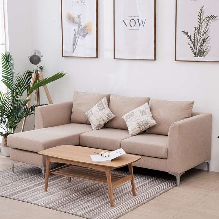 Ghế sofa nổi bật với thiết kế góc độc đáo cùng chất liệu nỉ mềm mại, khó bông xù