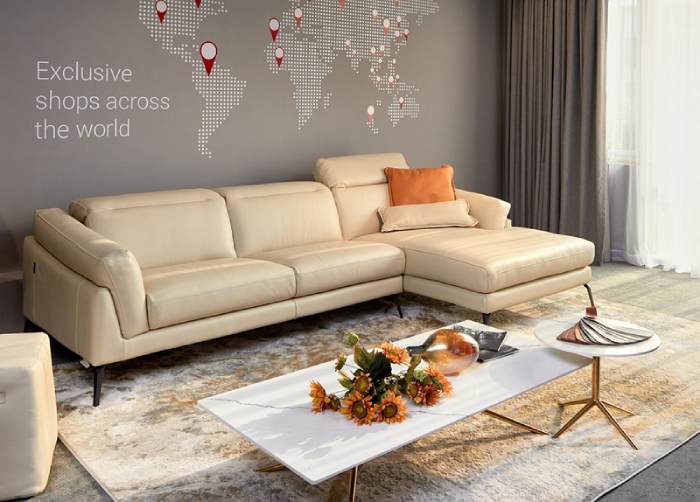 Phần tay vịn của sofa vuông vắn, cho phép chủ sở hữu sử dụng như một chiếc gối tựa mềm mại