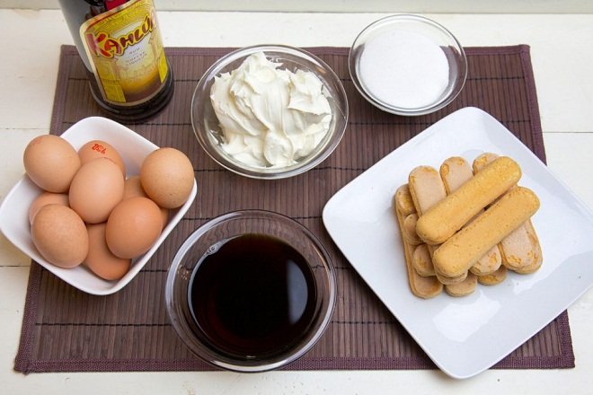 Hướng Dẫn Làm Bánh Tiramisu Tại Nhà Không Lò Nướng, Không Máy Đánh Trứng