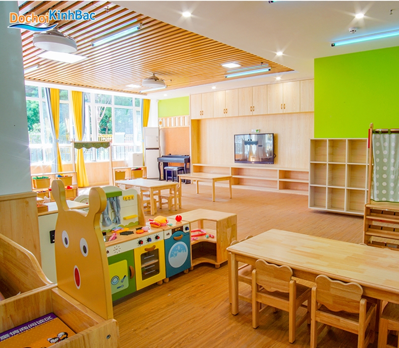 Phòng học được thiết kế với màu sắc bắt mắt, gần gũi với trẻ em
