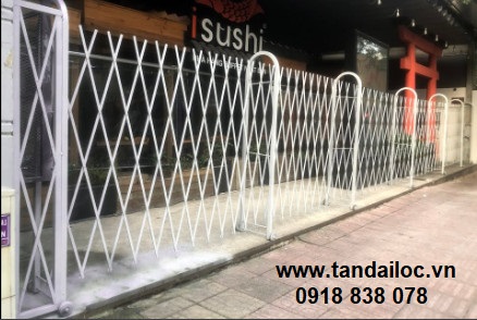 Công trình hàng rào kéo tay di động sơn tĩnh điện màu xám