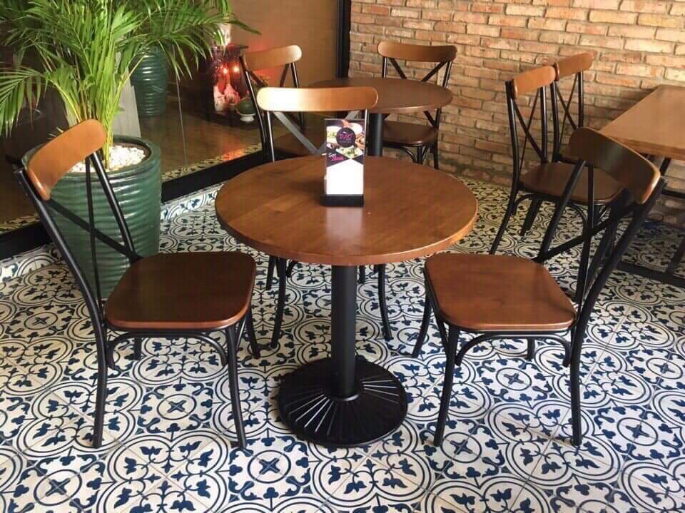top 9 mẫu bàn ghế cafe chân sắt mặt gỗ đẹp tại hà nội - bàn cafe đẹp