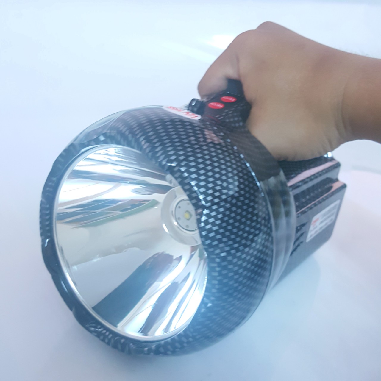 Đèn pin siêu sáng cầm tay T135