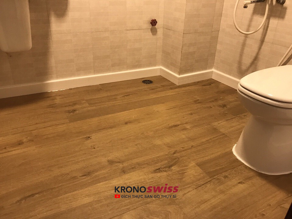 Có nên lát sàn gỗ công nghiệp trong phòng tắm?