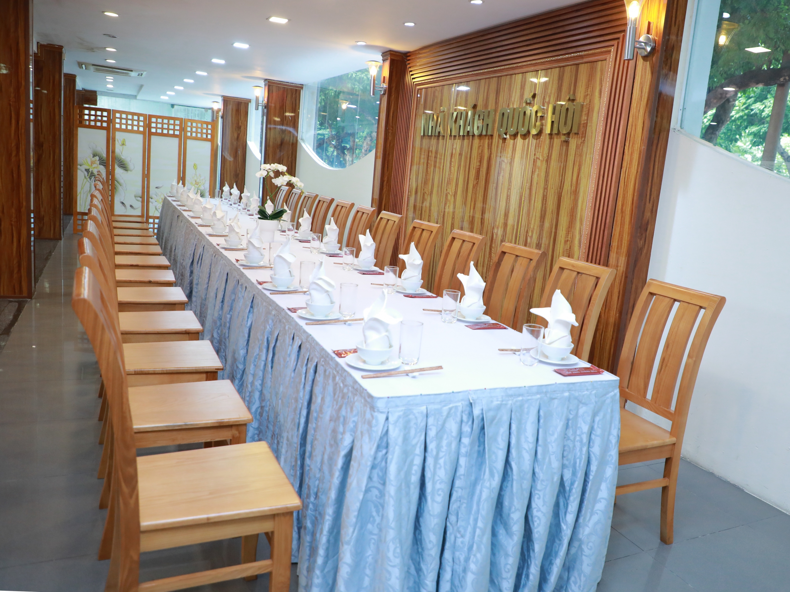Phòng Ăn Tiệc tại 27A Trần Hưng Đạo