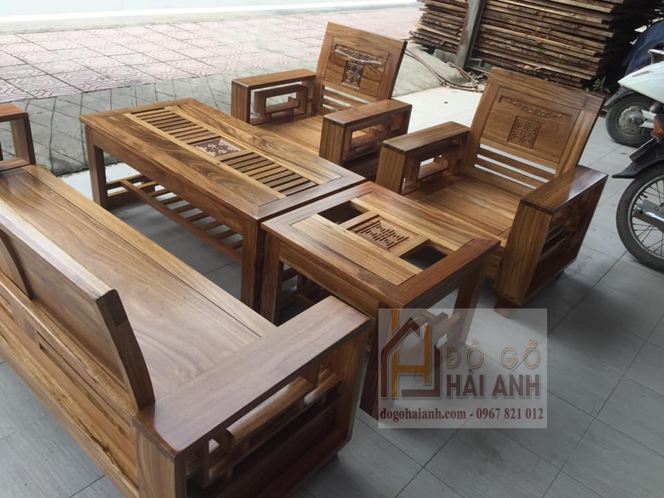 Bộ bàn ghế phòng khách gỗ hương xám là sự kết hợp tuyệt vời giữa sự hiện đại và sang trọng, tạo nên không gian sang trọng và đẳng cấp. Bộ bàn ghế gỗ hương xám thể hiện đẳng cấp và sự tinh tế trong thiết kế.
