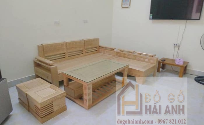 Bàn ghế gỗ phòng khách 7 triệu SG02: Không gian phòng khách của bạn sẽ đón nhận một cách ấm áp và sang trọng với bộ bàn ghế gỗ SG02 được thiết kế đơn giản và tinh tế. Vẻ đẹp của các chi tiết gỗ tự nhiên sẽ mang đến cảm giác gần gũi với thiên nhiên. Với giá cả phải chăng, đây là một sự lựa chọn tuyệt vời cho ngôi nhà của bạn.
