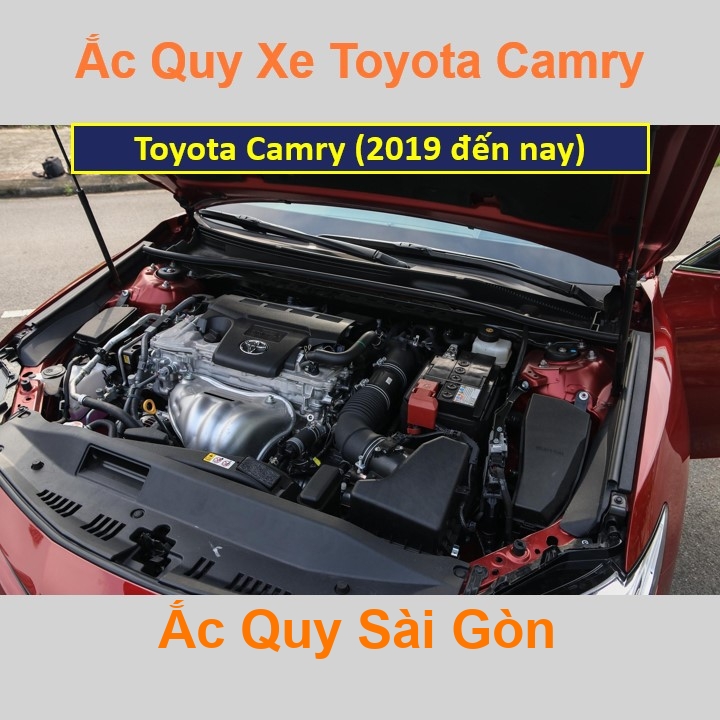 Vị trí bình ắc quy Toyota Camry ở dưới nắp ca pô, bình nằm dọc, phía sau máy, bên tài. 