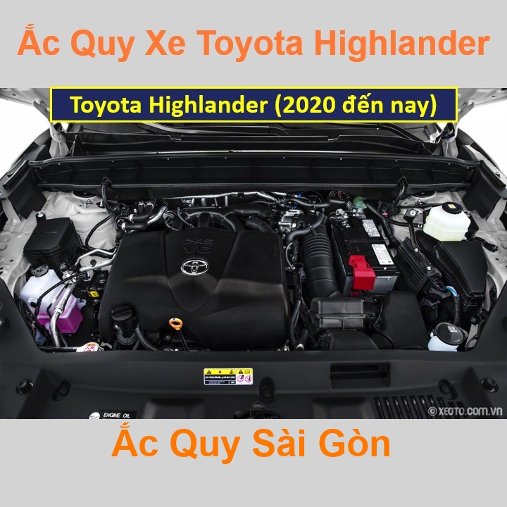 Vị trí bình ắc quy Toyota Highlander (2020 đến nay) nằm ở dưới nắp ca pô, bình nằm dọc phía sau máy, bên tài.