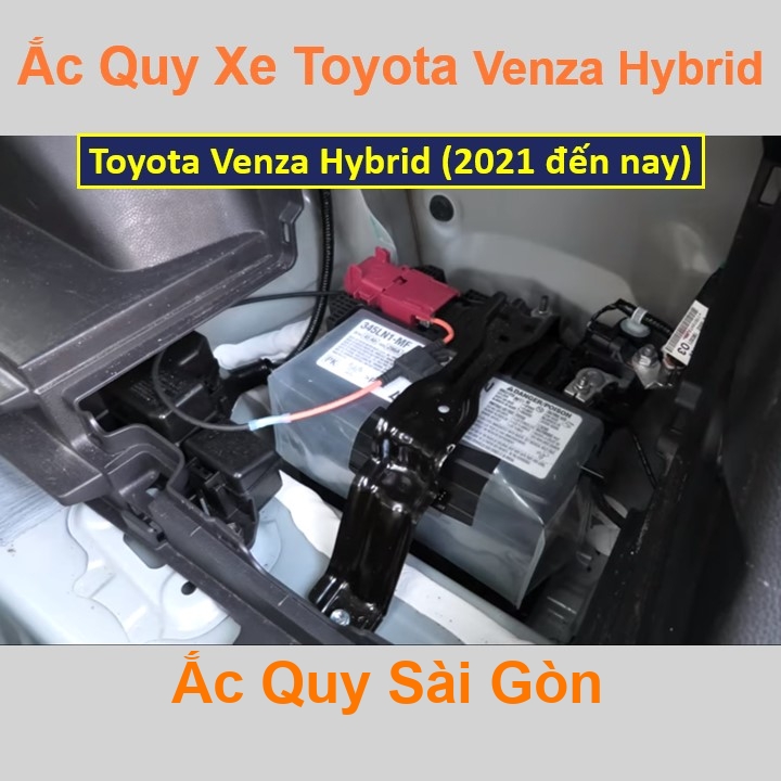 Vị trí bình ắc quy xe Toyota Venza Hybrid nằm ở cốp sau, bình nằm dọc bên cốp phải.