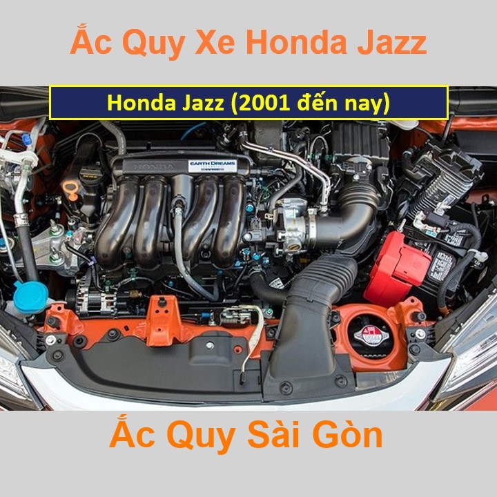 Vị trí bình ắc quy xe Honda Jazz nằm ở dưới nắp ca pô, bình nằm xéo trước khoang máy, bên tài.