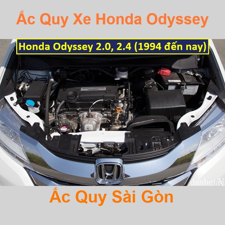 Vị trí bình ắc quy Honda Odyssey 2.0, 2.4 ở dưới nắp ca pô, nằm ngang phía sau máy, bên tài.