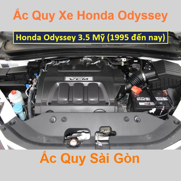 Vị trí bình ắc quy Honda Odyssey 3.5 ở dưới nắp ca pô, nằm ngang phía trước máy, bên tài.
