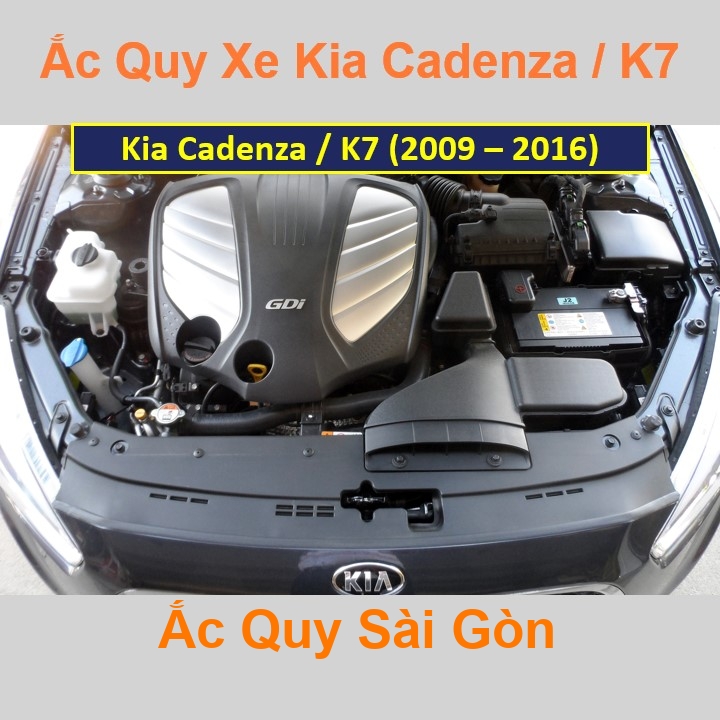 Vị trí bình ắc quy Kia Cadenza / K7 (2009 - 2016) ở dưới nắp ca pô, bình nằm ngang giữa khoang máy, phía bên tài.