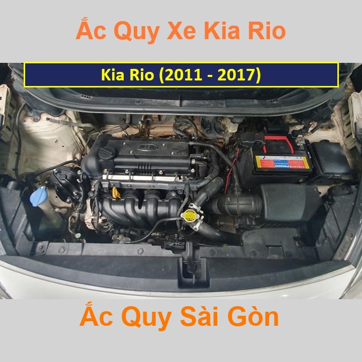 Vị trí bình ắc quy Kia Rio / K2 (2011 - 2017) ở dưới nắp ca pô, nằm ngang phía sau máy, bên tài.
