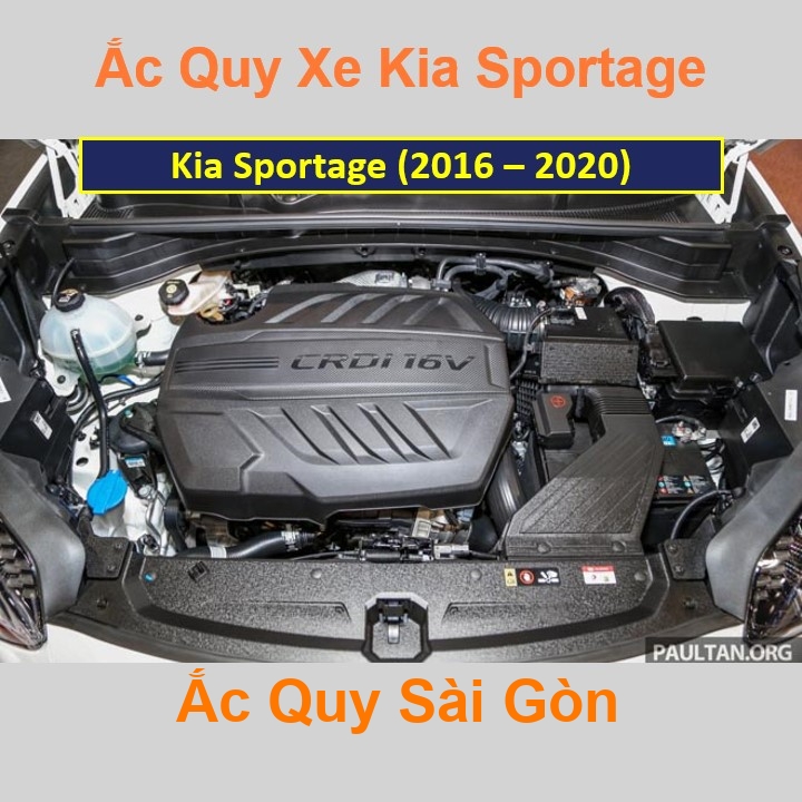Vị trí bình ắc quy Kia Sportage (2016 - 2020) ở dưới nắp ca pô, bình nằm ngang phía trước máy, bên tài.